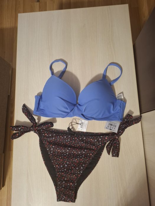 Costum de baie nou cu eticheta