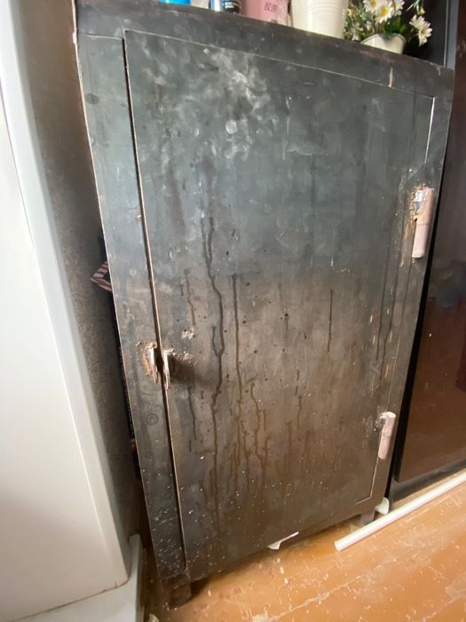 Сейф новый железный