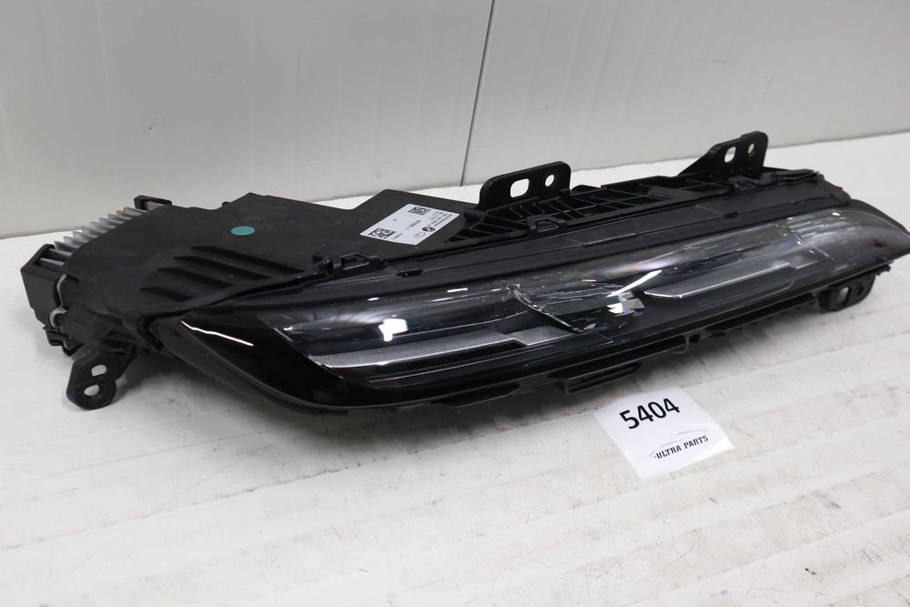 Десен горен кристален фар Сваровски БМВ 7 серия Г70 BMW G70