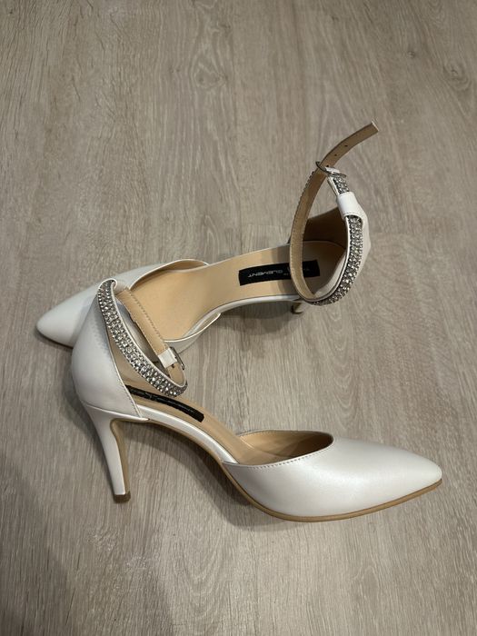 Pantofi de mireasa de piele