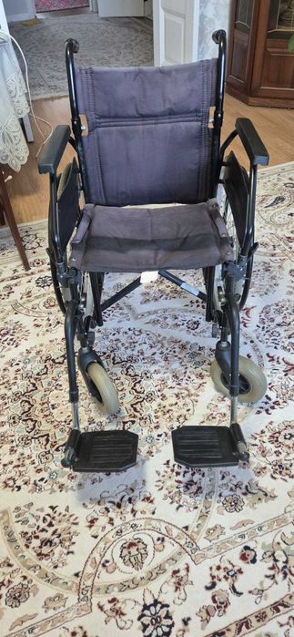 Продам инвалидную коляску