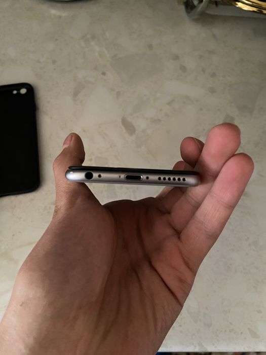 Iphone 6  zapchasga sotiladi