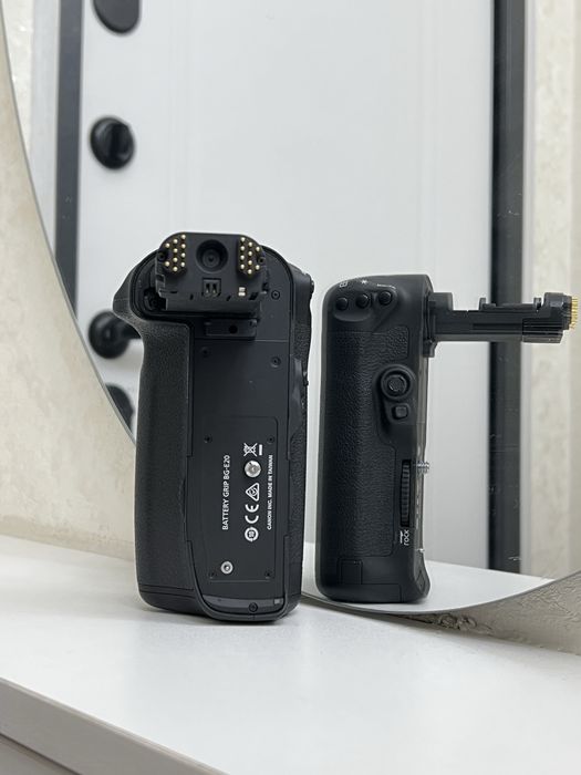 Батарейный блок (бустер) canon BG-E20