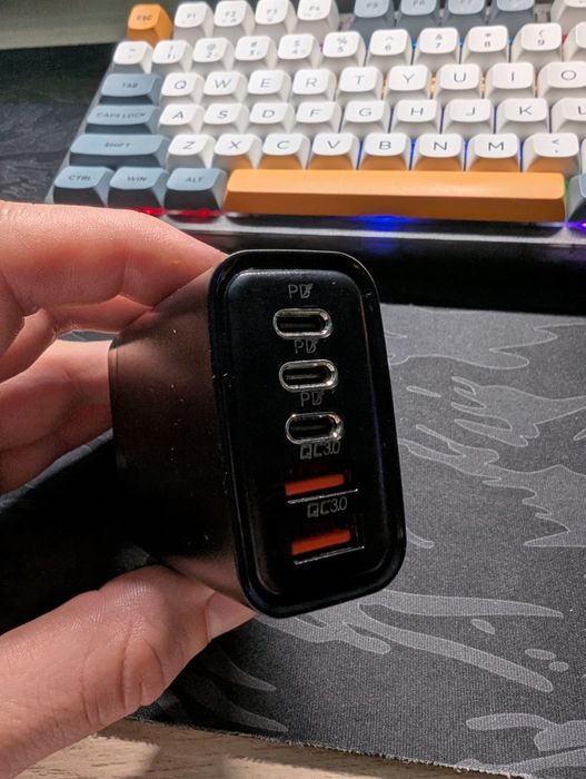 incarcator fast charge usb-c si usb-a