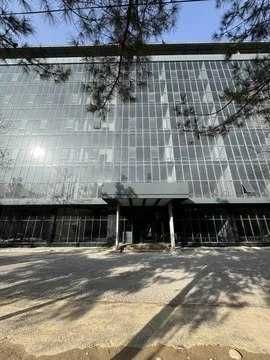 Продаётся отдельно стоящие здание ул. Усмана Насыра  9500м2