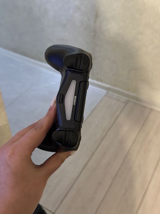 продам playstation 4