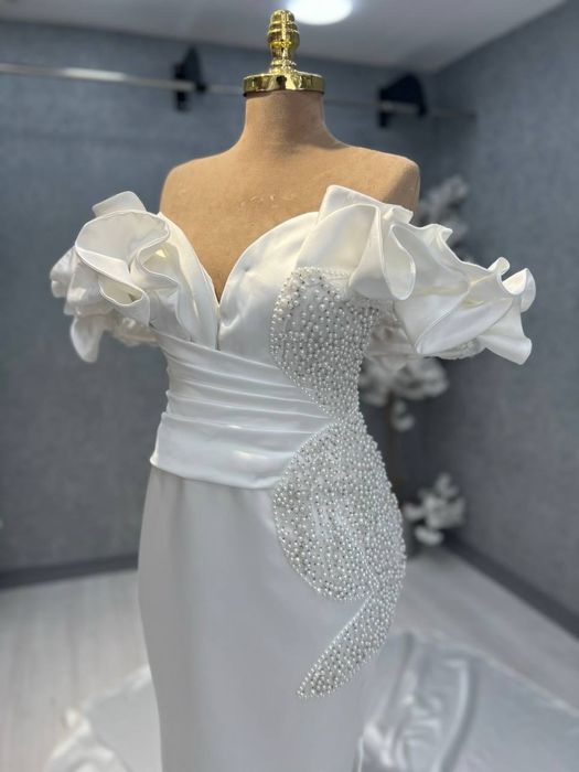 Rochie alba de mireasa cu perle