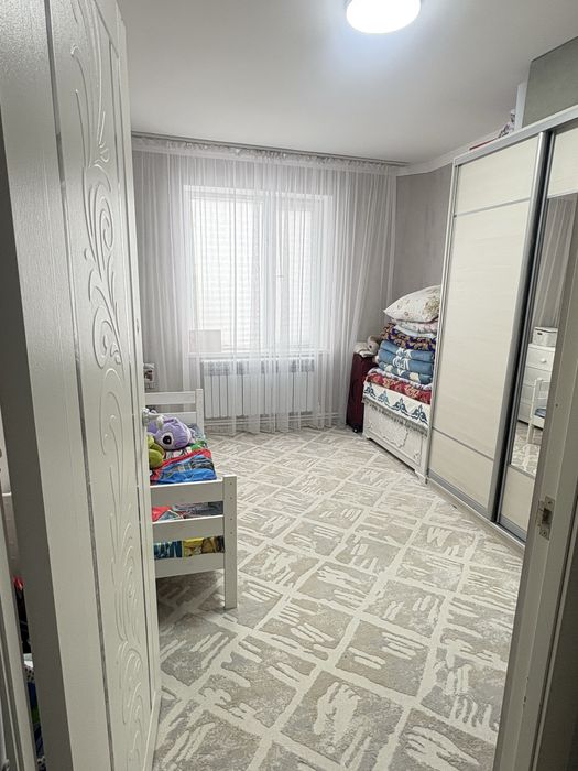 2мкр екі бөлмелі пәтер сатылады.