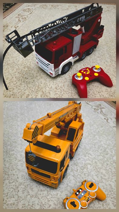 Машинки на пульте управления.