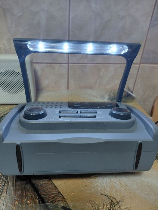 Vind radio cu dinam reincarcabil