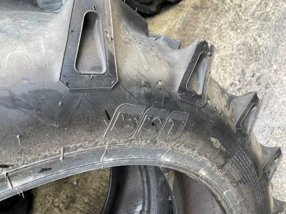 11.2-28 cauciucuri noi cu 8 pliuri pentru tractor fata marca BKT