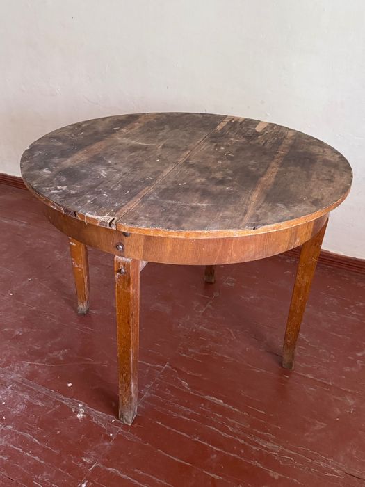 Стол круглый, б/у, советский. Срочно! Термез.