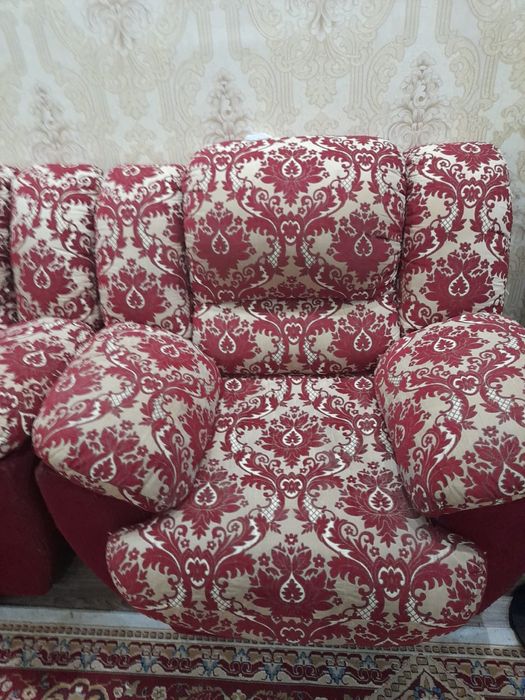 Продам диван с креслом