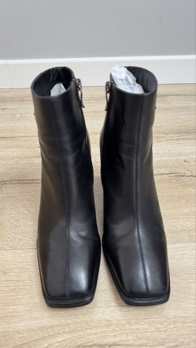 Продам осенние ботинки