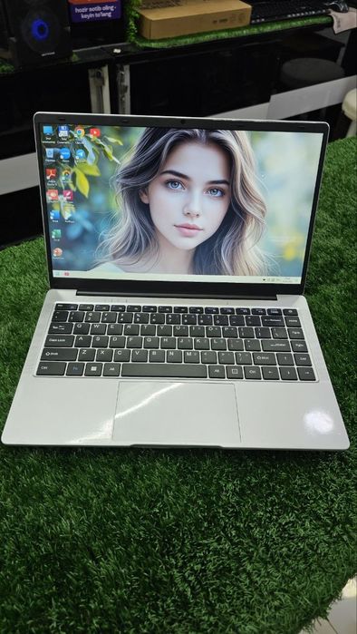 Intel Notebook xali salafani shilinmagan yangi xolatda suvtekin narxda