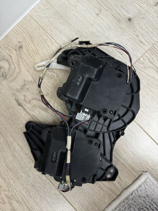 Продам сервопривод печки от камри45