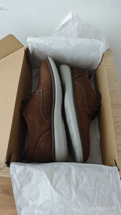 Обувки Clarks нови