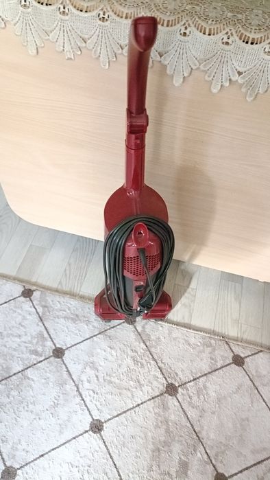 Продам вертикальный пылесос