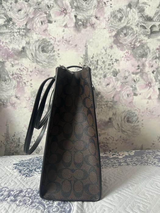 Coach Nina in Signature Canvas Original