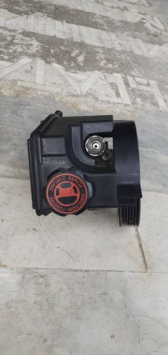 Продавам хидравлична помпа за пежо 206