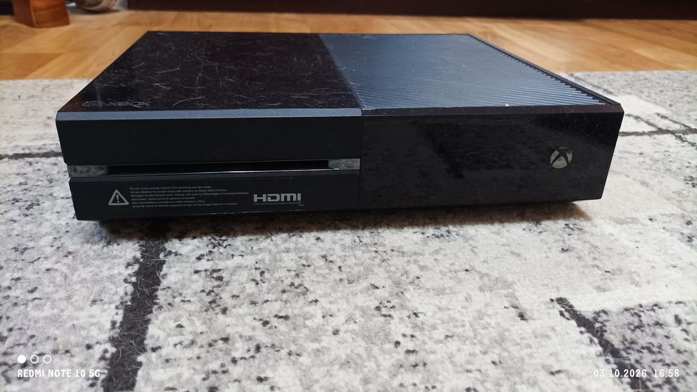 Vând Xbox one + 2 controllere