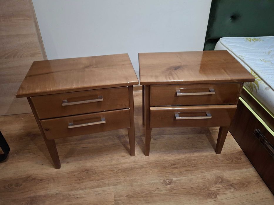 Noptiere din lemn de nuc