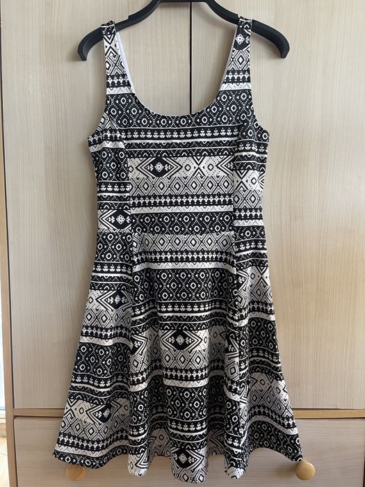 Дамска рокля черно и бяло