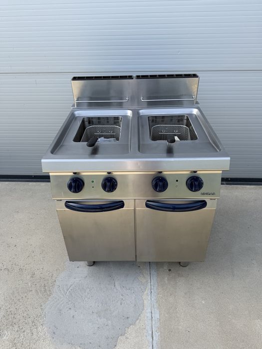 Friteuza dubla PRO electrica Lincar Italia - 2 x 13l - 24 KW - 380V - cosuri noi - suport