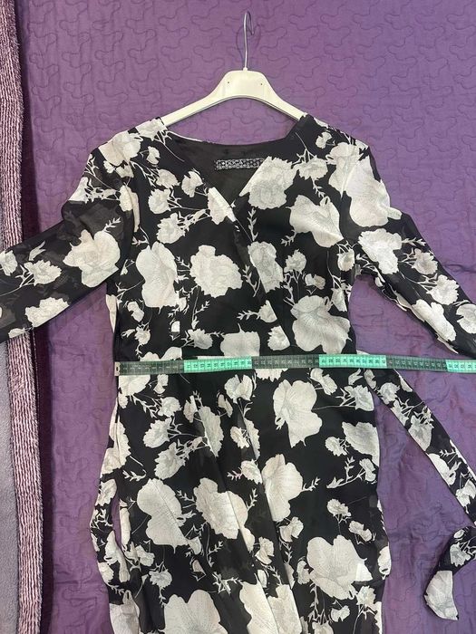 Дамска рокля в черно и бяло на DOCA