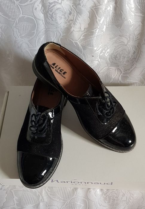 Pantofi din piele de lac