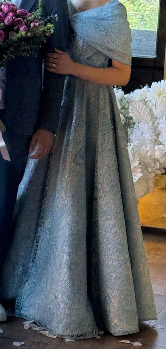 Шикарное платье  один раз одели на мерими