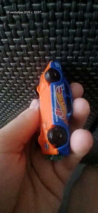 Продам машинки белая 2к синяя 1к