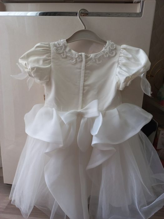 Платье белое нарядное