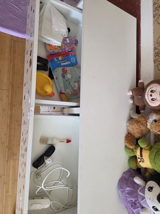 Продам тумбу , писменный стол,  комодесть доставка