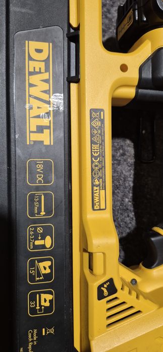 Dewalt pistol de cuie pe acumulator