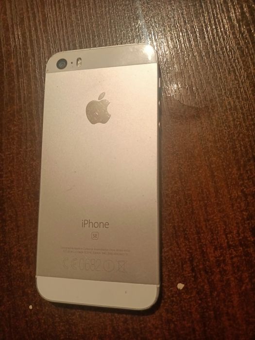 Айфон се 1 покаление