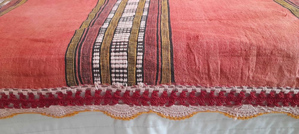 Битова покривка ръчно тъкана