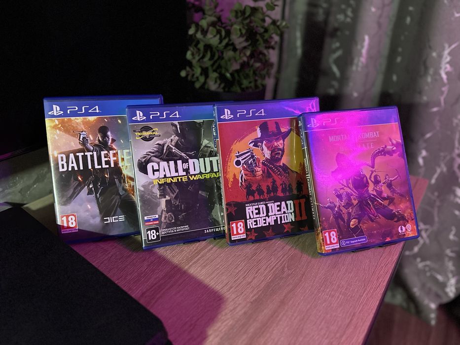 Playstation 4 Slim 1TB + 2 Геймпада + 8 игр