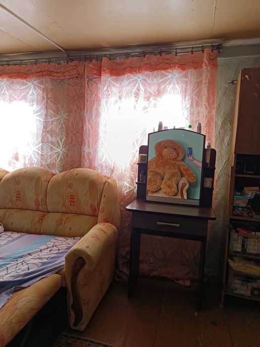 Продам столик для макияжа