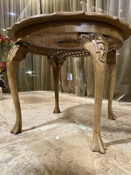 Малка ретро маса в много добро състояние  60 см в диаметър