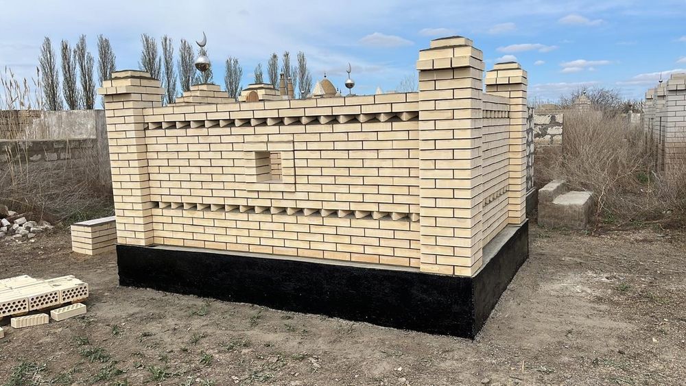 Бейіт көтеру. Стройка могил