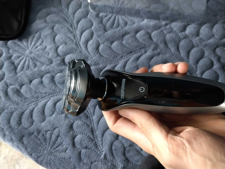 Aparat de ras electric rotativ