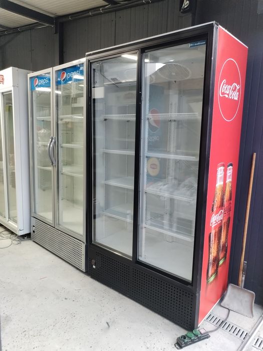 Vitrinele frigorifice verticale duble /frigidere duble