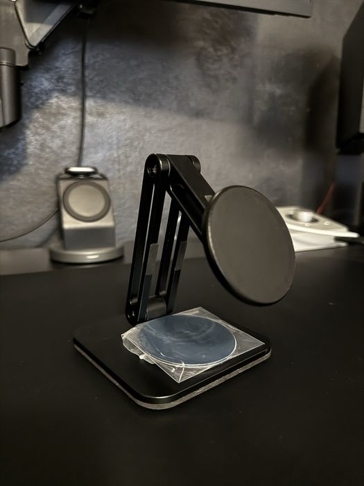 Suport magnetic de telefon