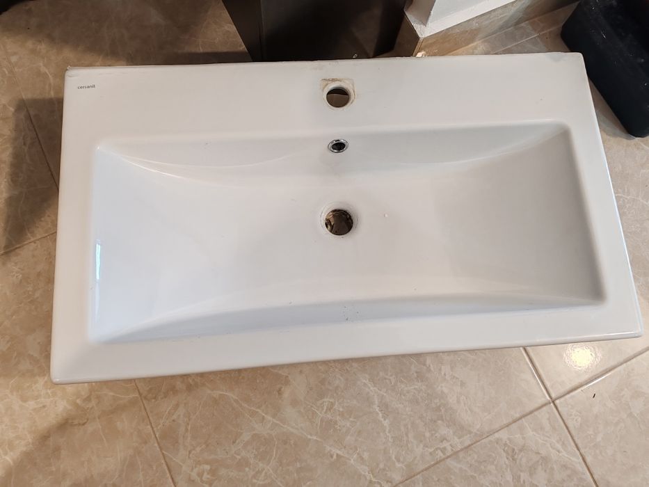 Vând chiuvetă baie