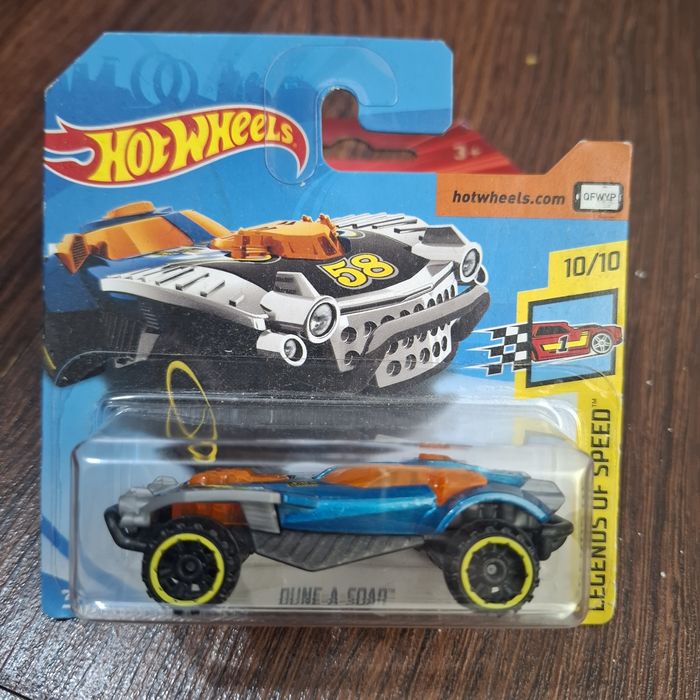 Машинка игрушка.