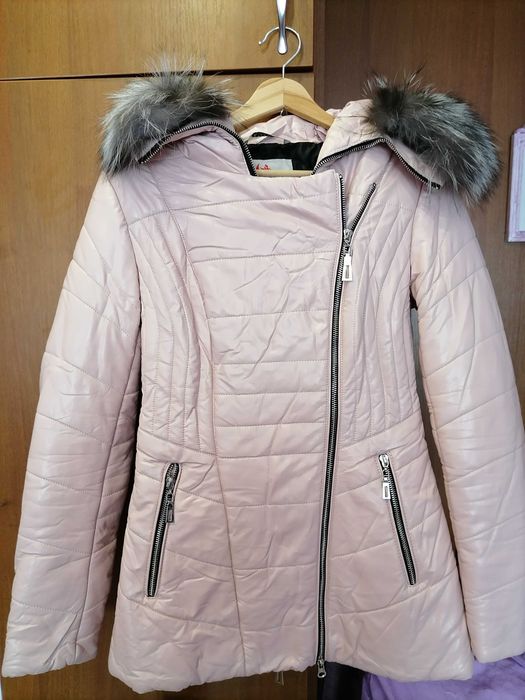 Дамско яке с естествен пух на качулката