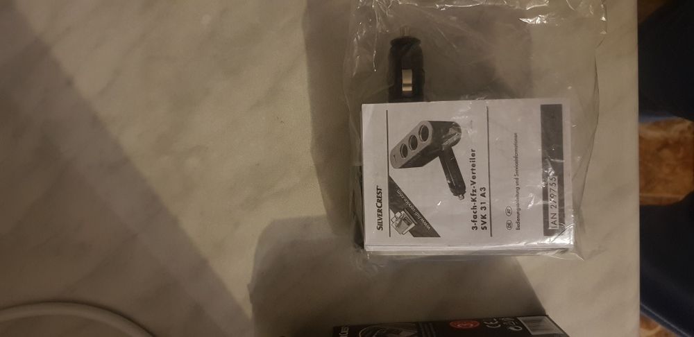 Încărcator auto pt.telefon