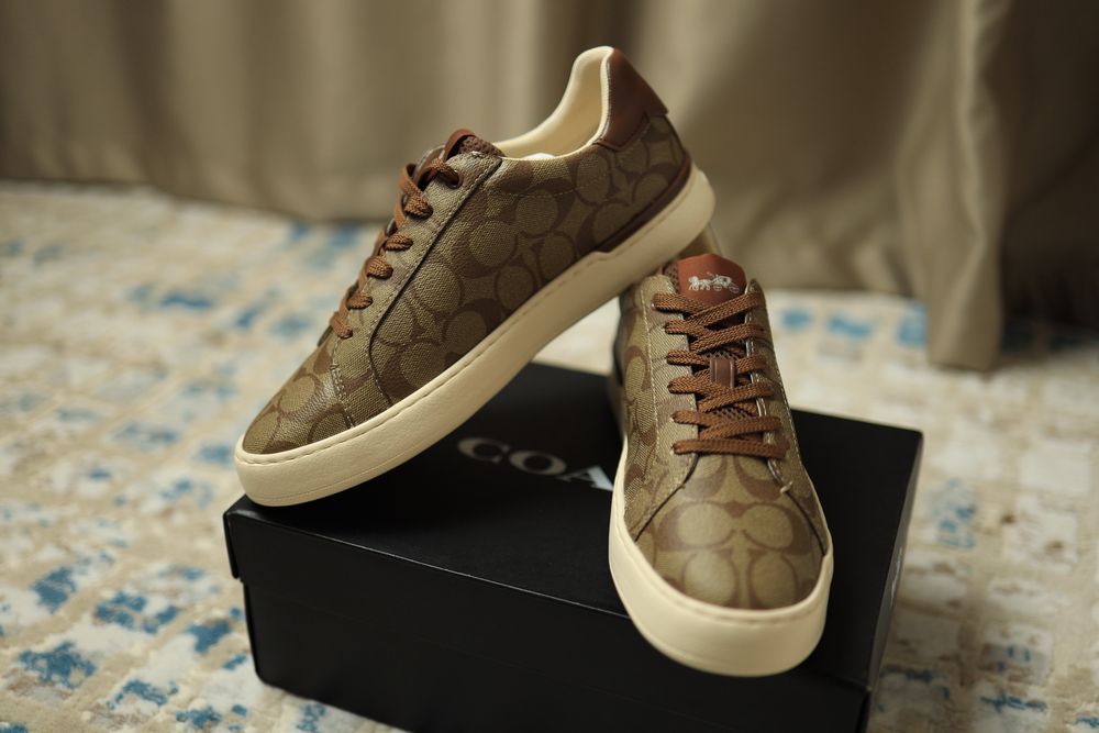 Продам новые кросовки Coach