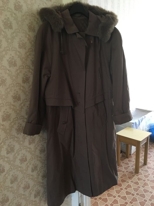 Пуховик и плащ женский